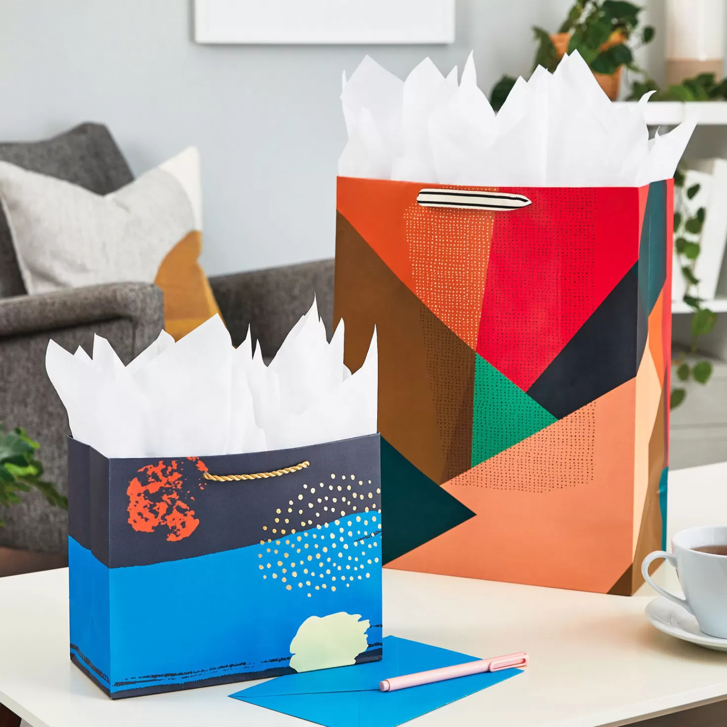 Birthday>Hallmark 7.7" Abstract Medium Horizontal Gift Bag