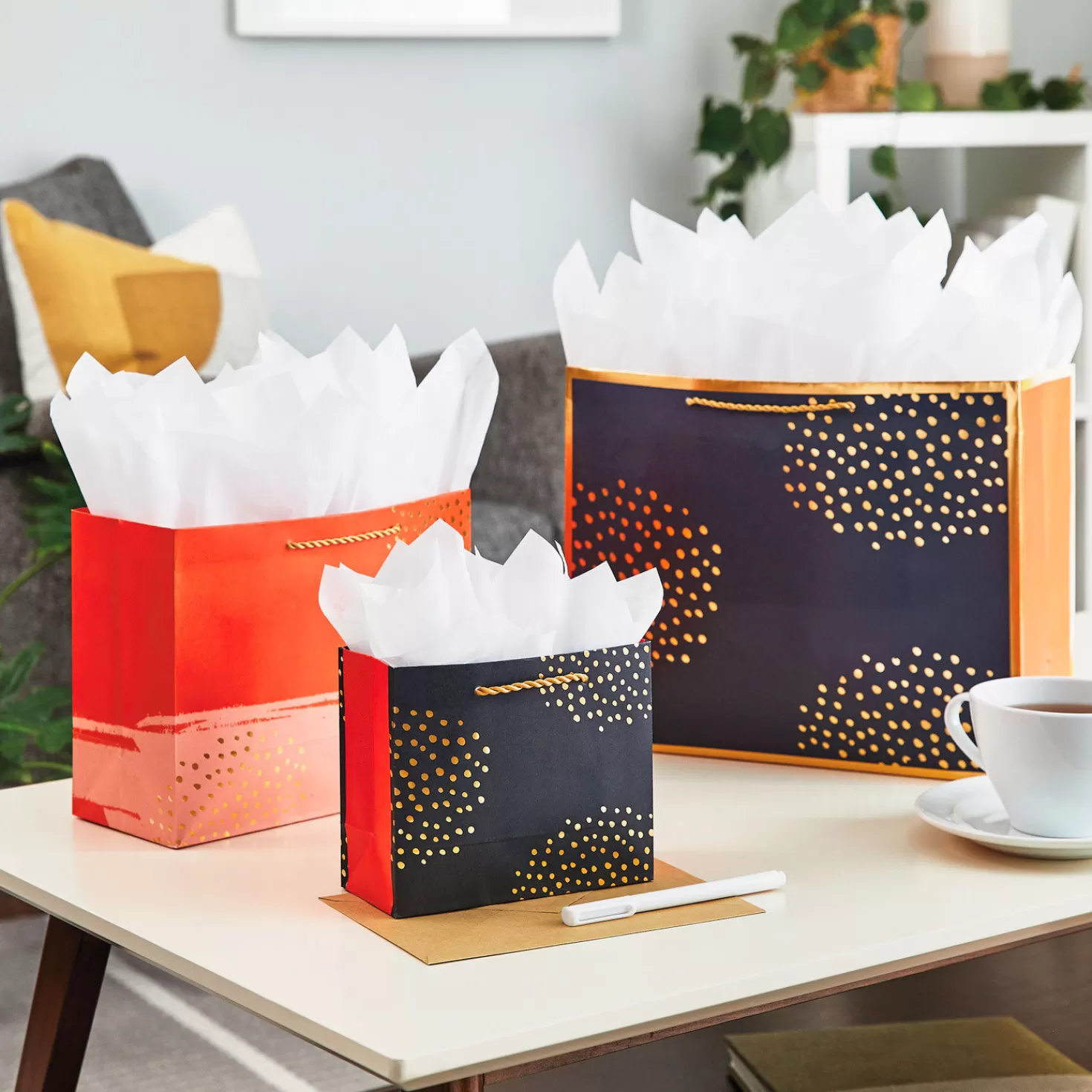 Birthday>Hallmark 7.7" Orange And Coral Medium Horizontal Gift Bag