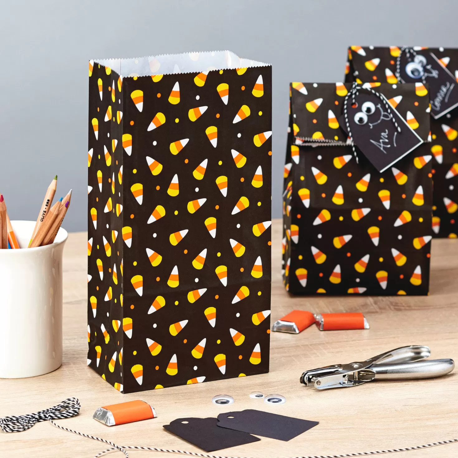 Halloween (10/31)>Hallmark Candy Corn 15-Pack Halloween Paper Goodie Bags