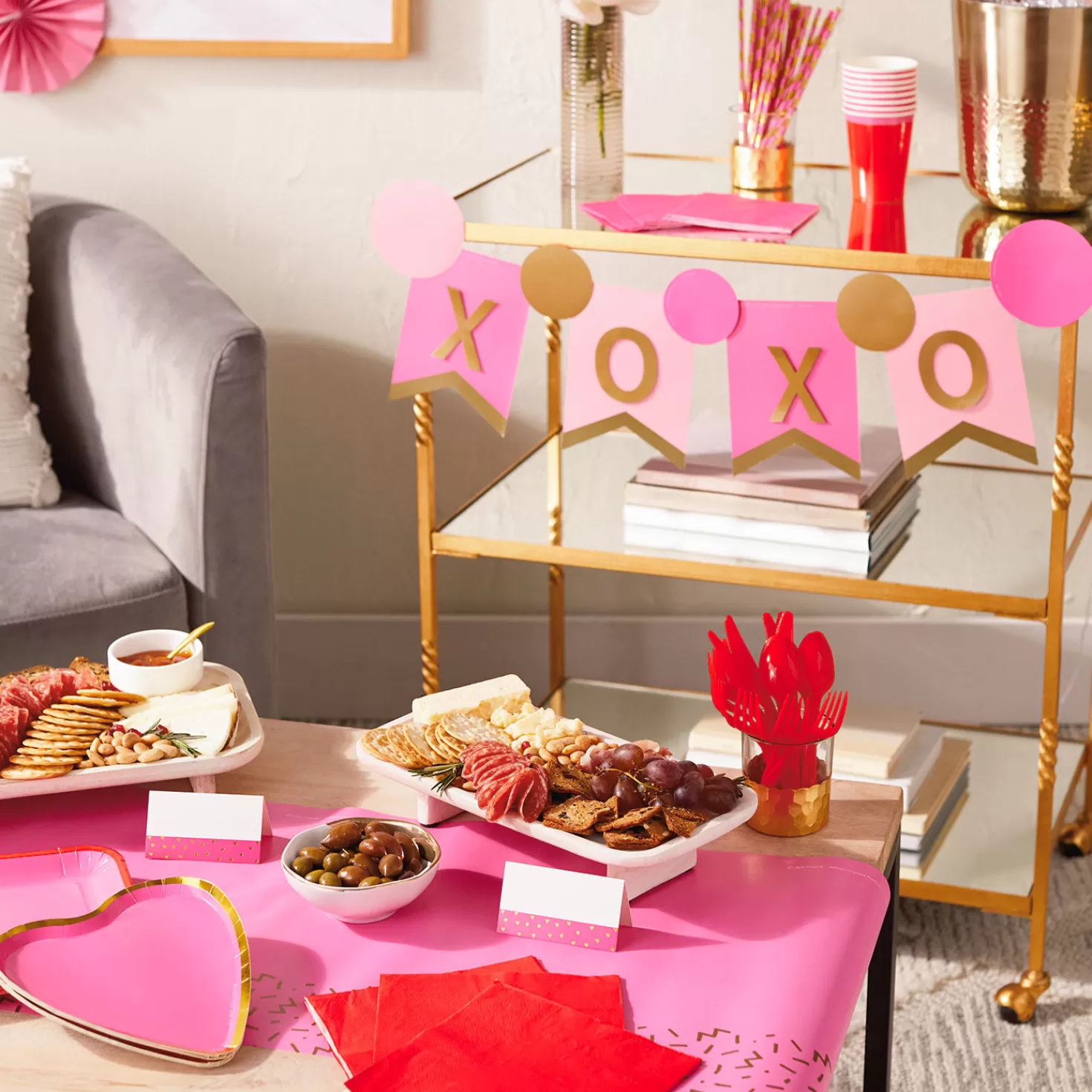 Birthday>Hallmark Color Pop 60-Piece Tableware Premium Party Kit, Pink Heart