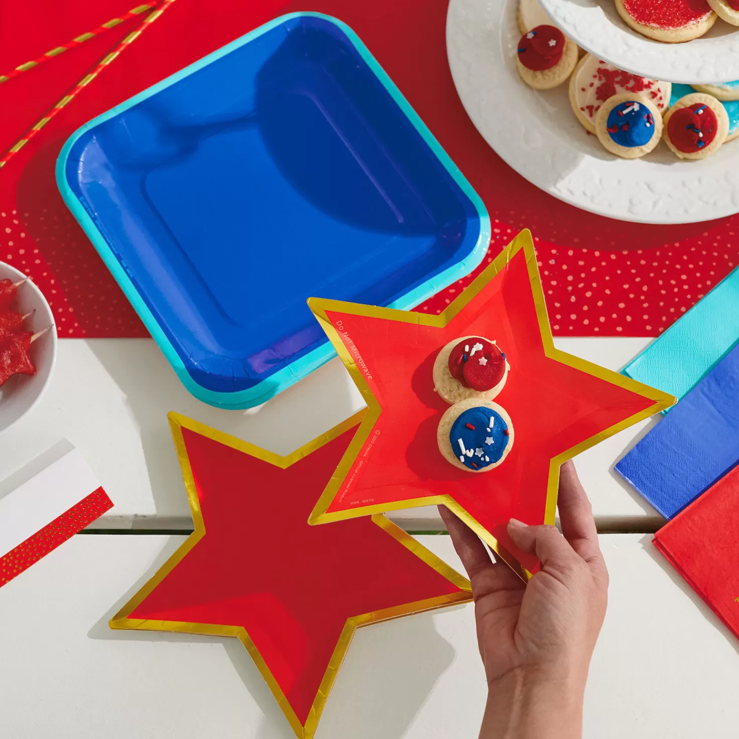 Discount Color Pop 60-Piece Tableware Premium Party Kit, Red Star Graduation