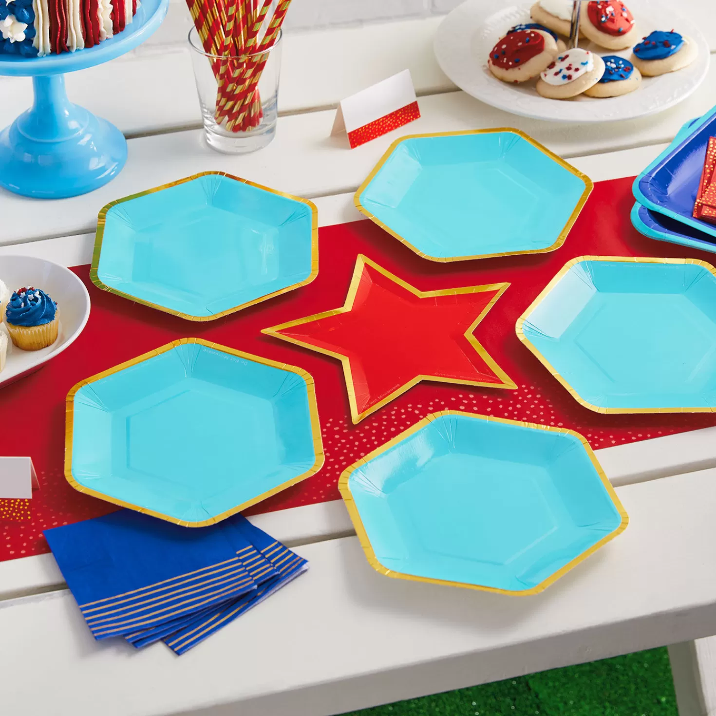 Discount Color Pop 60-Piece Tableware Premium Party Kit, Red Star Graduation