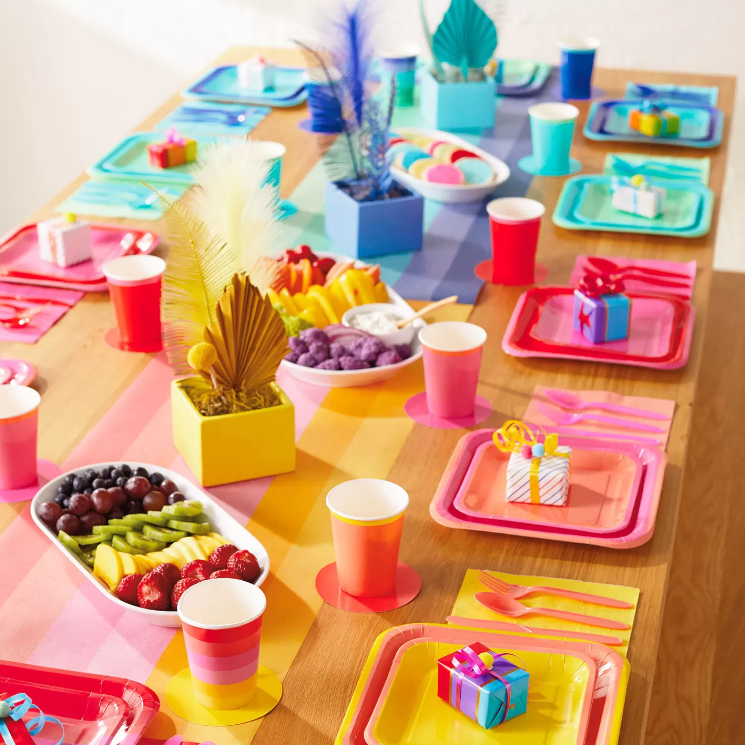 Birthday>Hallmark Color Pop 96-Piece Tableware Basics Party Kit, Pink And Orange