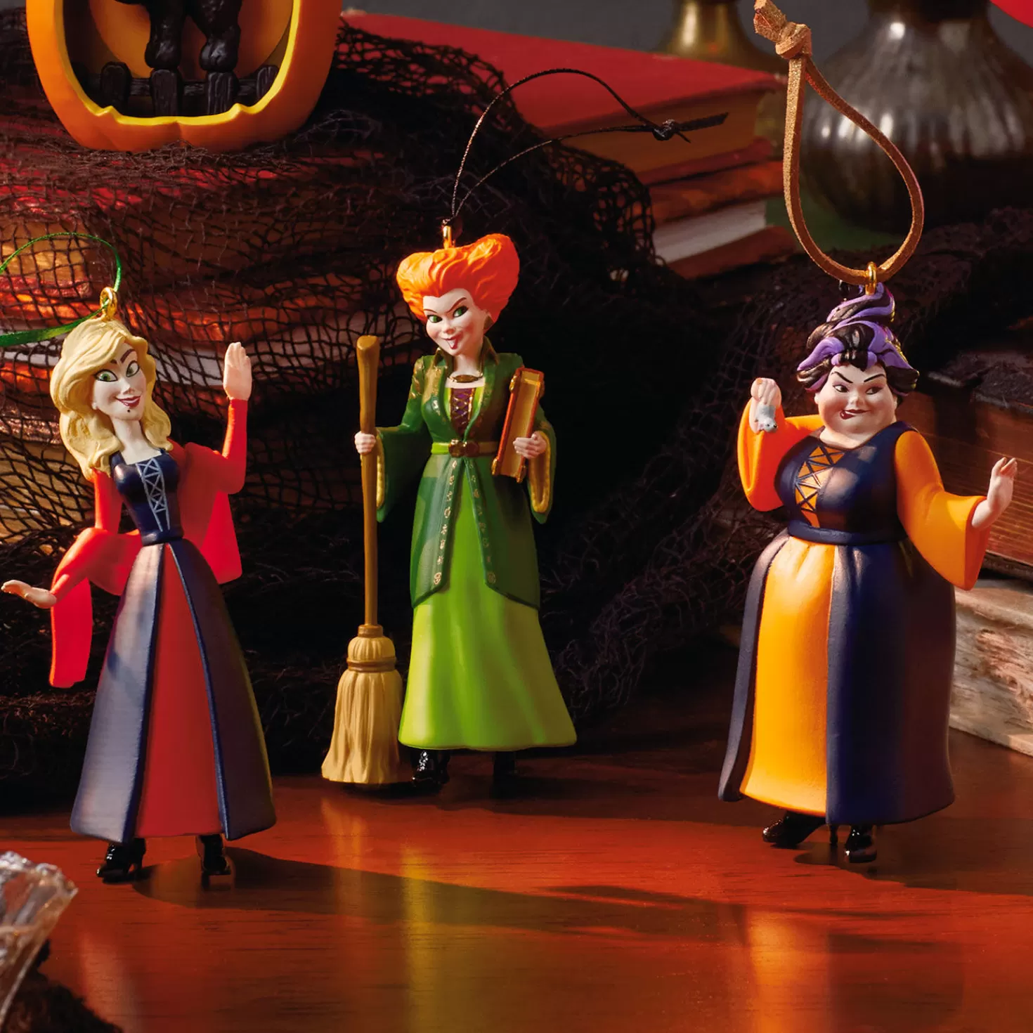 Halloween (10/31)>Hallmark Disney Hocus Pocus Ornament Gift Set