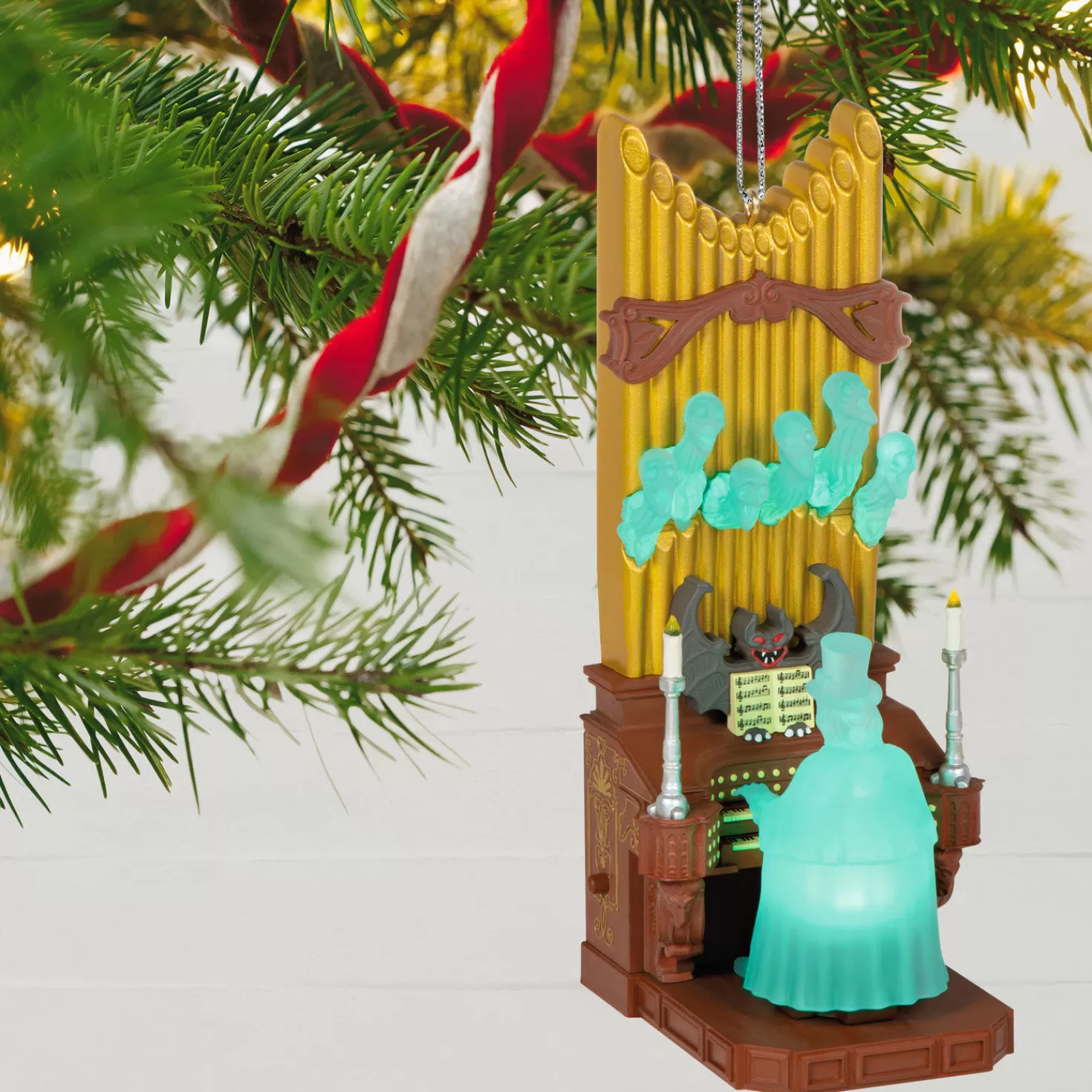 Halloween (10/31)>Hallmark Disney The Haunted Mansion Collection Victor Geist Ornament With Light And Sound