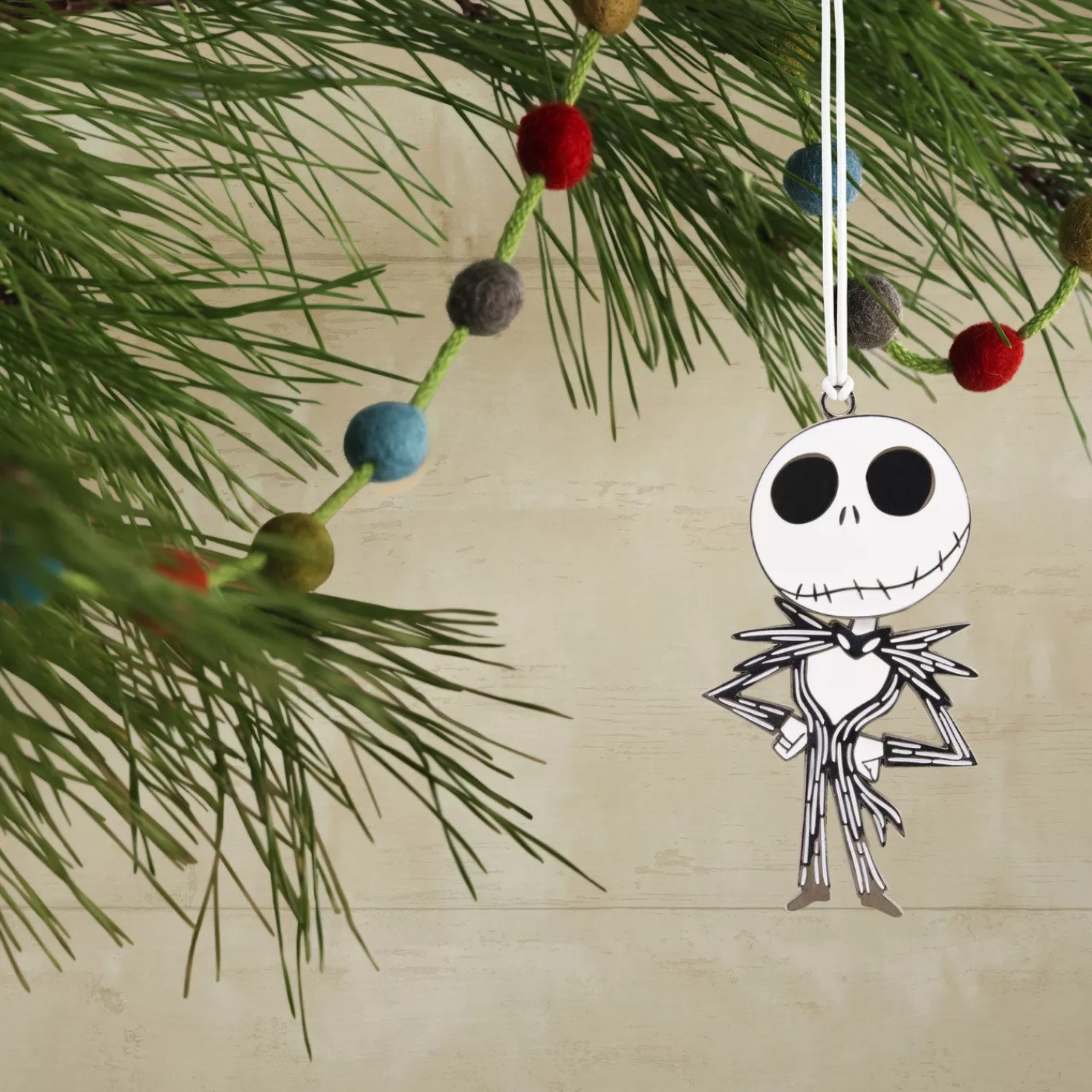 Halloween (10/31)>Hallmark Disney Tim Burton's The Nightmare Before Christmas Jack Skellington Moving Metal Ornament