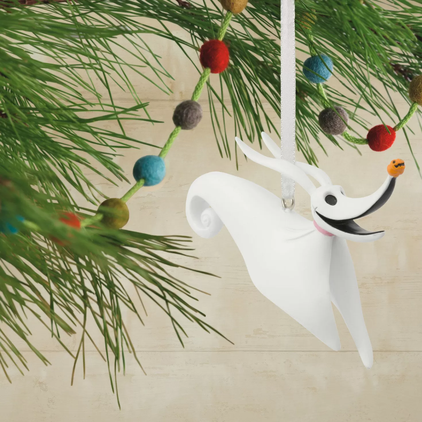 Halloween (10/31)>Hallmark Disney Tim Burton's The Nightmare Before Christmas Zero Ornament