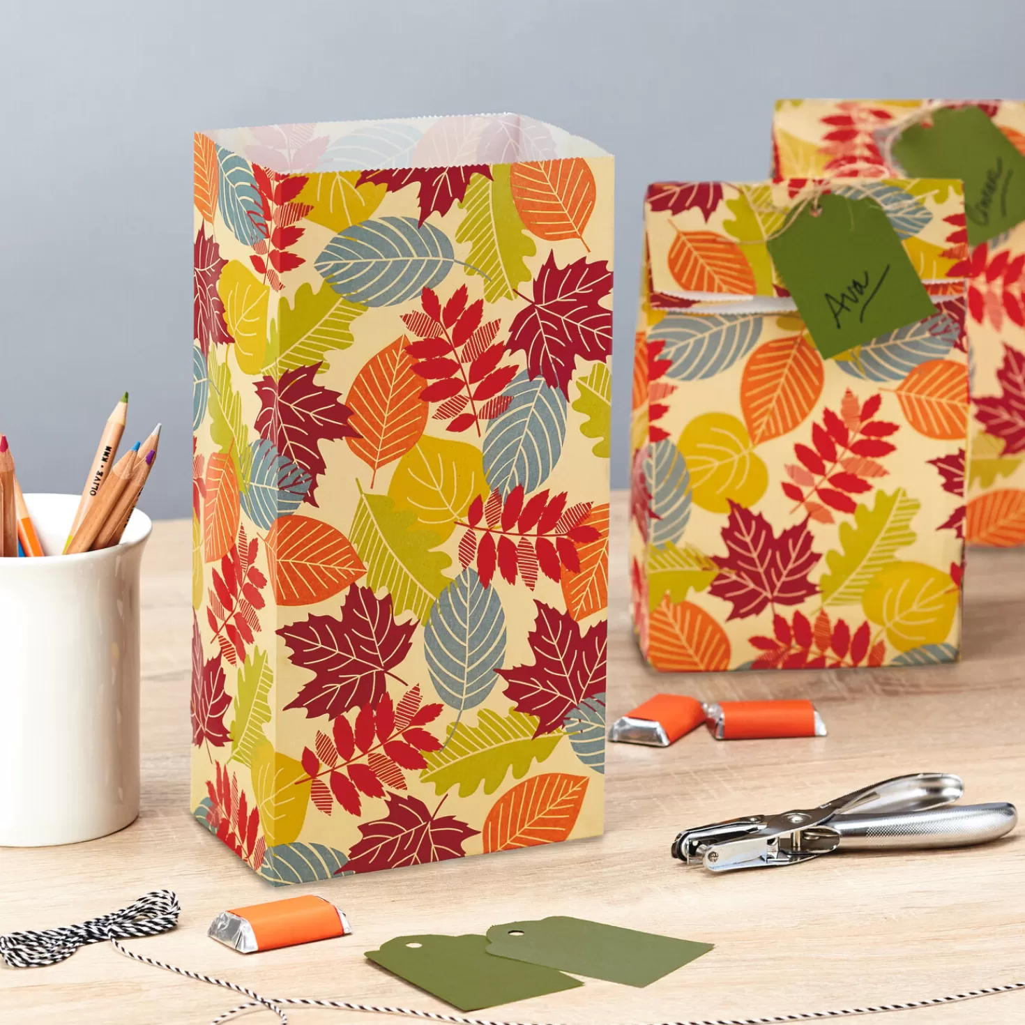 Halloween (10/31)>Hallmark Fall Leaves Paper Goodie Bags, Pack Of 30