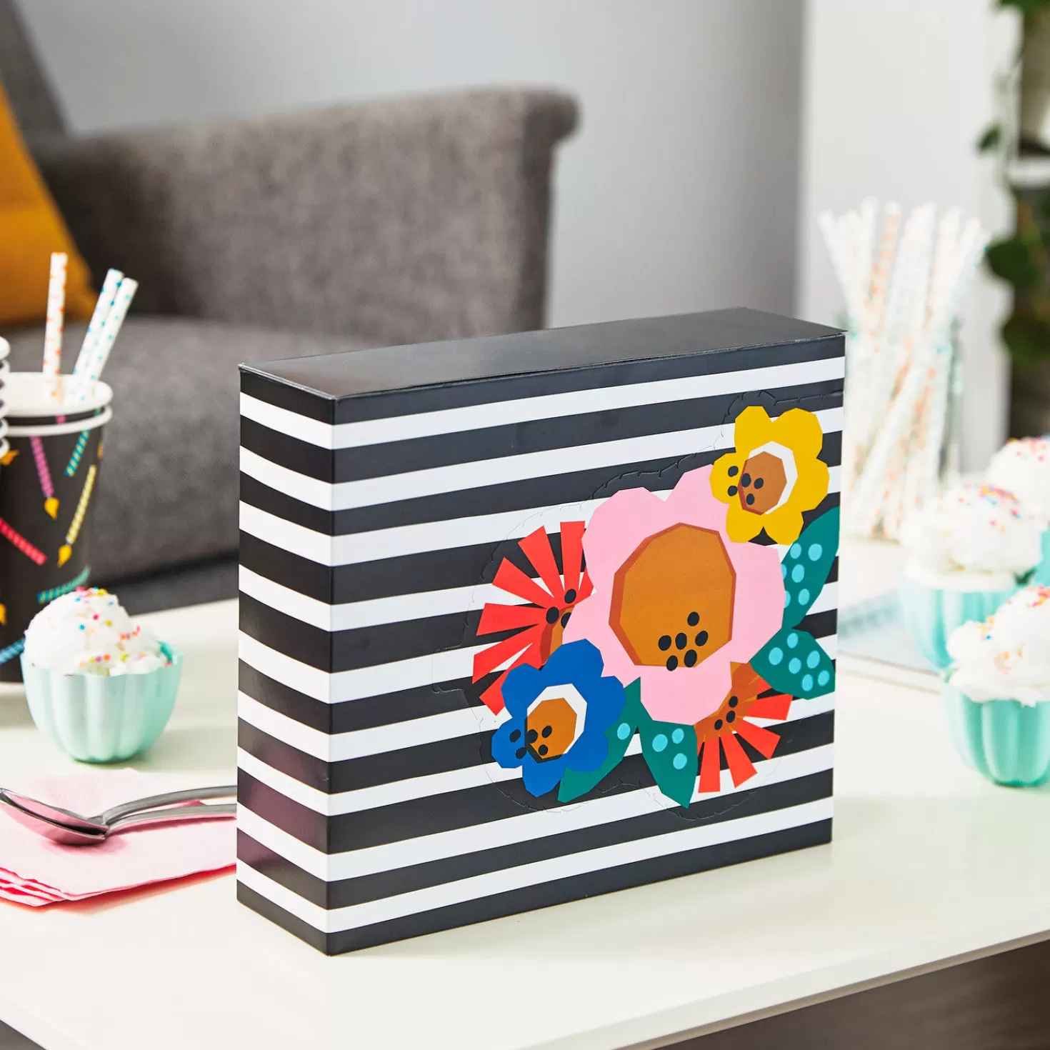 Birthday>Hallmark Floral And Stripes Fun-Zip Gift Box