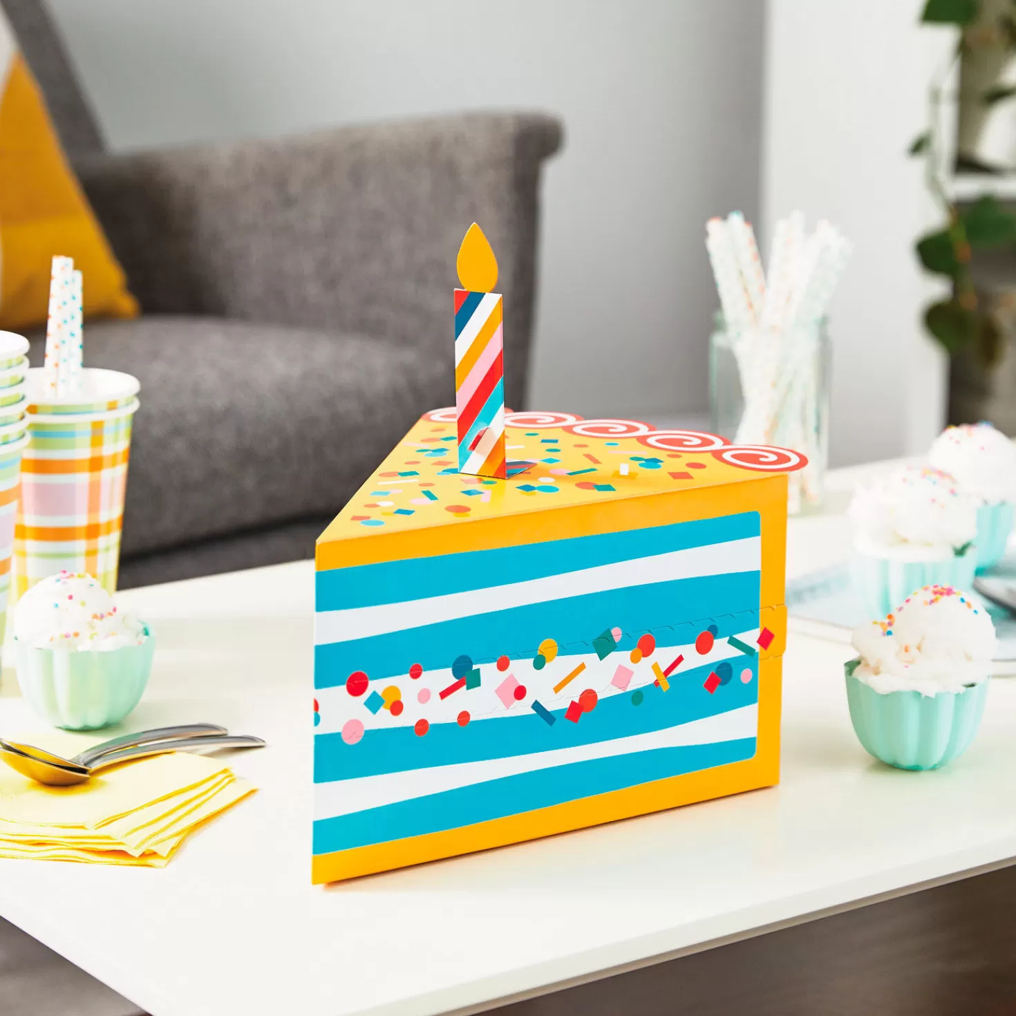 Birthday>Hallmark Piece Of Cake Fun-Zip Gift Box